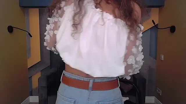 Snapshot of EllaLong chatting on 09-17-25, 11:34 EllaLong online show from 09-17-25, 11:34