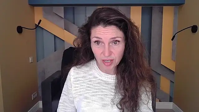 Snapshot of EllaLong chatting on 09-28-25, 11:37 EllaLong online show from 09-28-25, 11:37