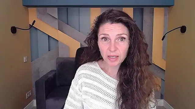 Snapshot of EllaLong chatting on 09-29-25, 11:37 EllaLong online show from 09-29-25, 11:37