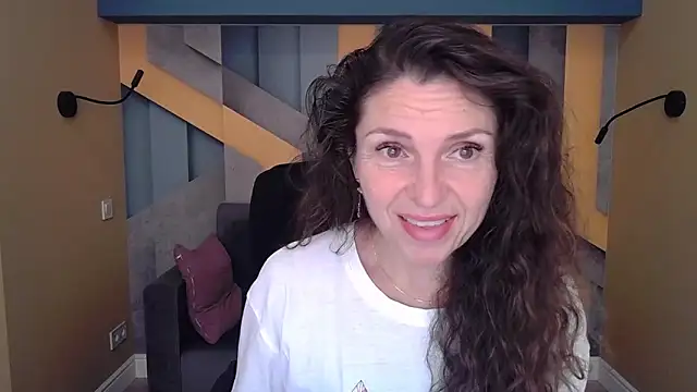 Snapshot of EllaLong chatting on 09-30-25, 11:37 EllaLong online show from 09-30-25, 11:37