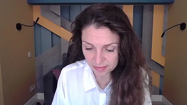 Snapshot of EllaLong chatting on 10-08-25, 11:30 EllaLong online show from 10-08-25, 11:30