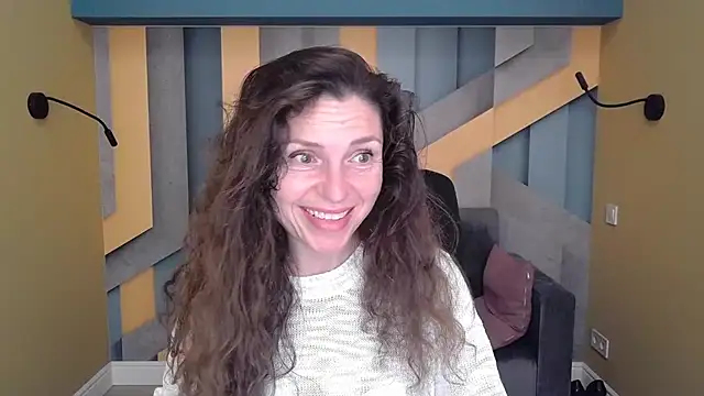 Snapshot of EllaLong chatting on 10-12-25, 11:31 EllaLong online show from 10-12-25, 11:31