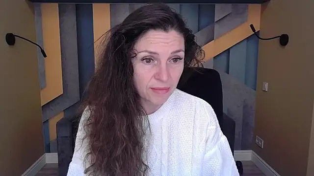 Snapshot of EllaLong chatting on 10-19-25, 11:33 EllaLong online show from 10-19-25, 11:33