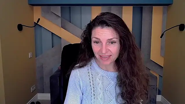 Snapshot of EllaLong chatting on 10-24-25, 11:39 EllaLong online show from 10-24-25, 11:39