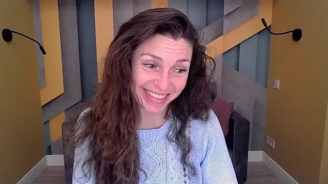 Snapshot of EllaLong chatting on 10-29-25, 12:29 EllaLong online show from 10-29-25, 12:29