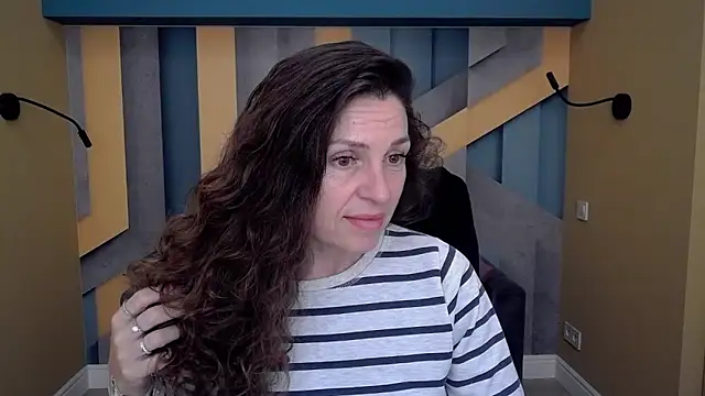 Snapshot of EllaLong chatting on 10-30-25, 12:28 EllaLong online show from 10-30-25, 12:28