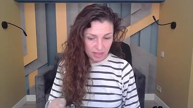 Snapshot of EllaLong chatting on 11-03-25, 12:39 EllaLong online show from 11-03-25, 12:39