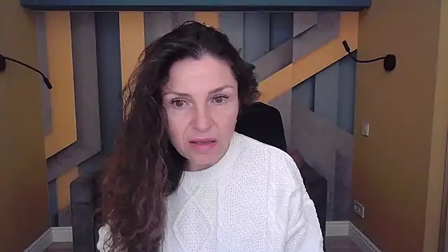 Snapshot of EllaLong chatting on 11-04-25, 12:26 EllaLong online show from 11-04-25, 12:26