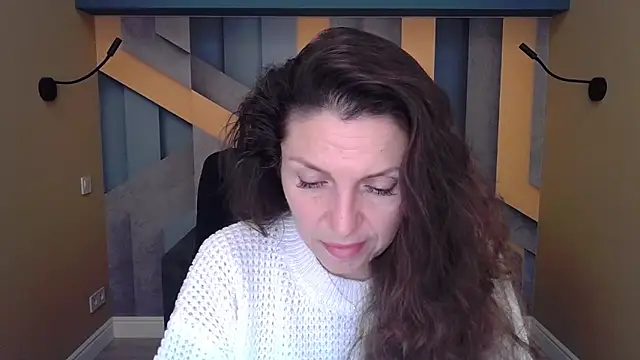 Snapshot of EllaLong chatting on 11-12-25, 12:38 EllaLong online show from 11-12-25, 12:38