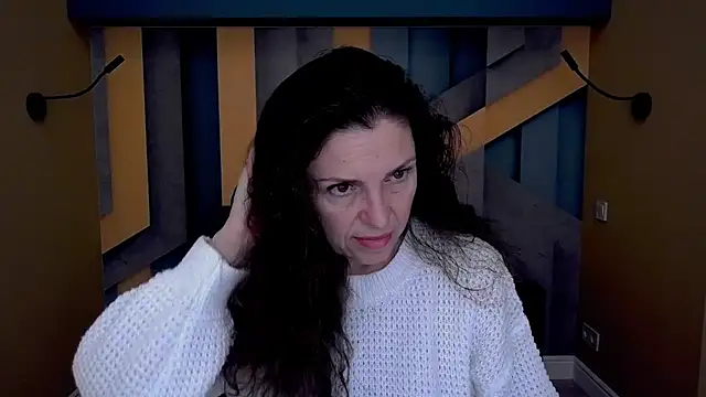 Snapshot of EllaLong chatting on 11-14-25, 12:26 EllaLong online show from 11-14-25, 12:26