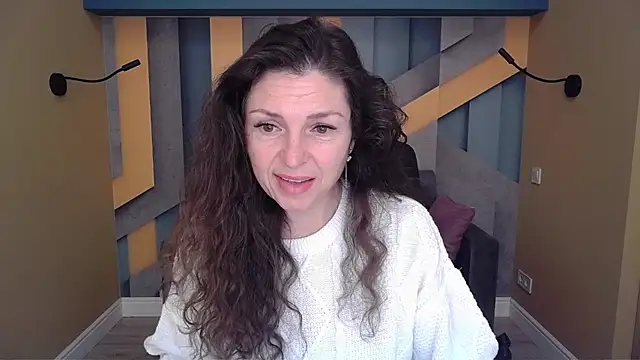 Snapshot of EllaLong chatting on 11-19-25, 12:27 EllaLong online show from 11-19-25, 12:27