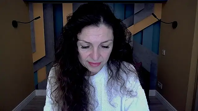 Snapshot of EllaLong chatting on 11-21-25, 12:26 EllaLong online show from 11-21-25, 12:26