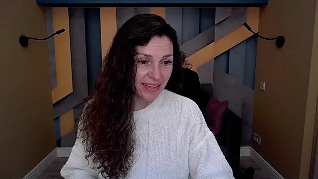 Snapshot of EllaLong chatting on 11-22-25, 12:26 EllaLong online show from 11-22-25, 12:26