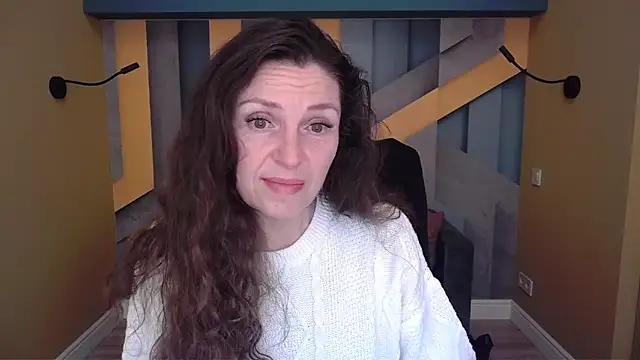 Snapshot of EllaLong chatting on 11-25-25, 12:38 EllaLong online show from 11-25-25, 12:38