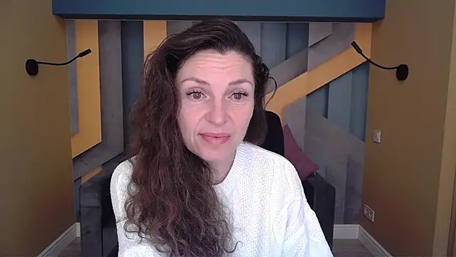 Snapshot of EllaLong chatting on 11-26-25, 12:28 EllaLong online show from 11-26-25, 12:28