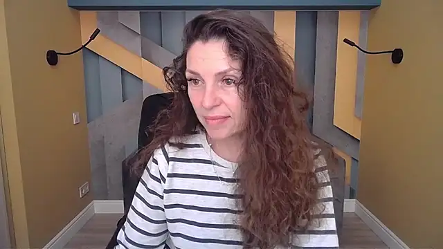 Snapshot of EllaLong chatting on 11-29-25, 12:30 EllaLong online show from 11-29-25, 12:30