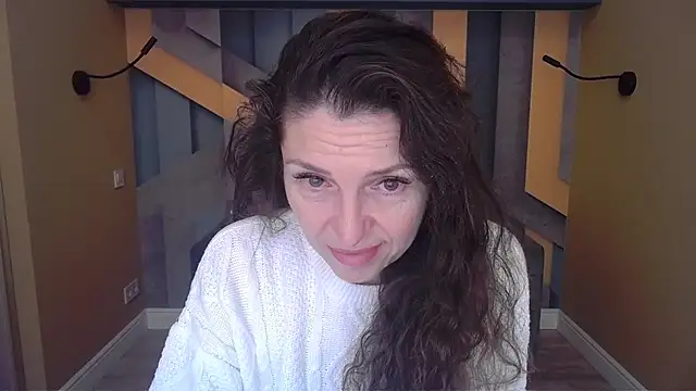 Snapshot of EllaLong chatting on 11-30-25, 12:31 EllaLong online show from 11-30-25, 12:31