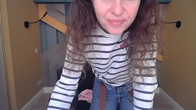 Snapshot of EllaLong chatting on 12-02-25, 12:32 EllaLong online show from 12-02-25, 12:32