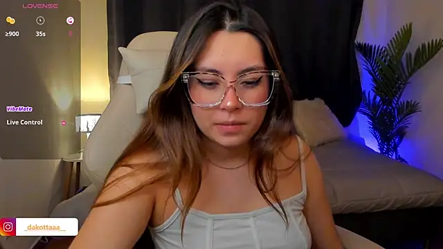 dakottaa  online show from 12-02-25, 11:34