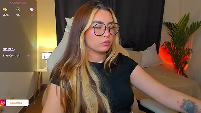 dakottaa  online show from 07-11-26, 01:41