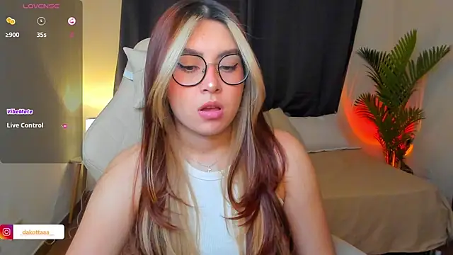 dakottaa  online show from 07-28-26, 12:40