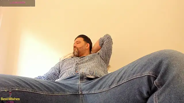 Snapshot of Maxi_TheBigDaddy chatting on 01-16-25, 11:26 Maxi TheBigDaddy online show from 01-16-25, 11:26