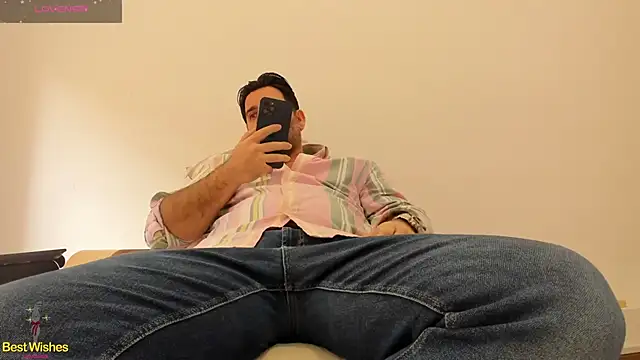 Snapshot of Maxi_TheBigDaddy chatting on 01-17-25, 10:11 Maxi TheBigDaddy online show from 01-17-25, 10:11