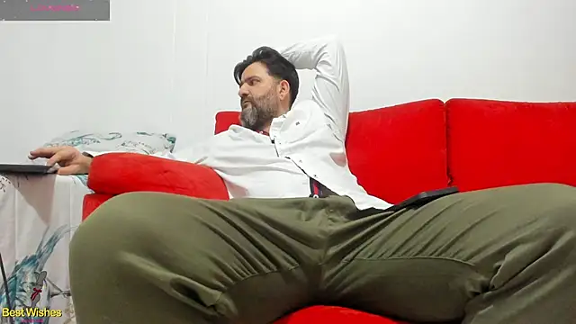 Snapshot of Maxi_TheBigDaddy chatting on 01-31-25, 01:01 Maxi TheBigDaddy online show from 01-31-25, 01:01