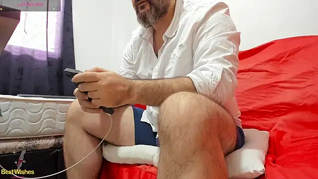 Snapshot of Maxi_TheBigDaddy chatting on 02-03-25, 02:02 Maxi TheBigDaddy online show from 02-03-25, 02:02