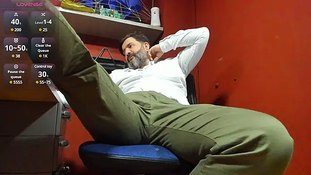 Snapshot of Maxi_TheBigDaddy chatting on 02-24-25, 12:59 Maxi TheBigDaddy online show from 02-24-25, 12:59