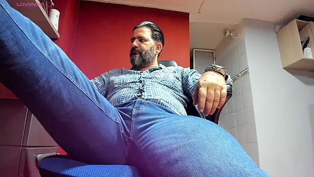 Snapshot of Maxi_TheBigDaddy chatting on 02-28-25, 12:09 Maxi TheBigDaddy online show from 02-28-25, 12:09