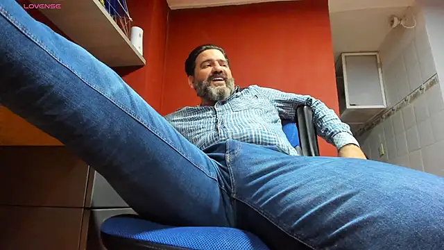 Snapshot of Maxi_TheBigDaddy chatting on 02-28-25, 09:23 Maxi TheBigDaddy online show from 02-28-25, 09:23