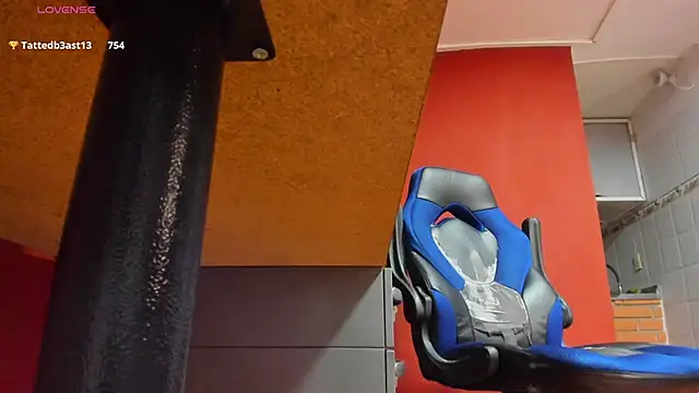 Snapshot of Maxi_TheBigDaddy chatting on 03-03-25, 03:09 Maxi TheBigDaddy online show from 03-03-25, 03:09