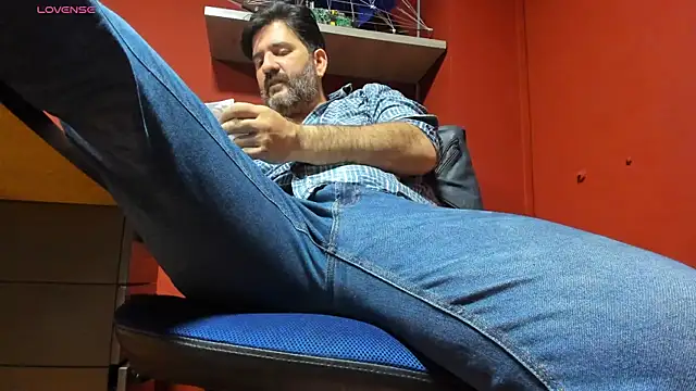 Snapshot of Maxi_TheBigDaddy chatting on 03-10-25, 01:43 Maxi TheBigDaddy online show from 03-10-25, 01:43