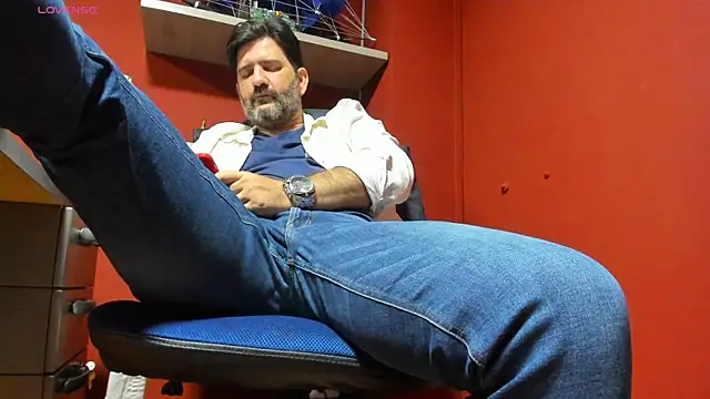 Snapshot of Maxi_TheBigDaddy chatting on 03-13-25, 12:35 Maxi TheBigDaddy online show from 03-13-25, 12:35