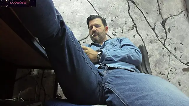 Snapshot of Maxi_TheBigDaddy chatting on 09-17-25, 01:57 Maxi TheBigDaddy online show from 09-17-25, 01:57