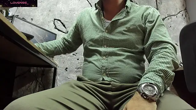 Snapshot of Maxi_TheBigDaddy chatting on 09-23-25, 10:51 Maxi TheBigDaddy online show from 09-23-25, 10:51