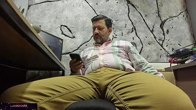 Snapshot of Maxi_TheBigDaddy chatting on 10-02-25, 04:36 Maxi TheBigDaddy online show from 10-02-25, 04:36