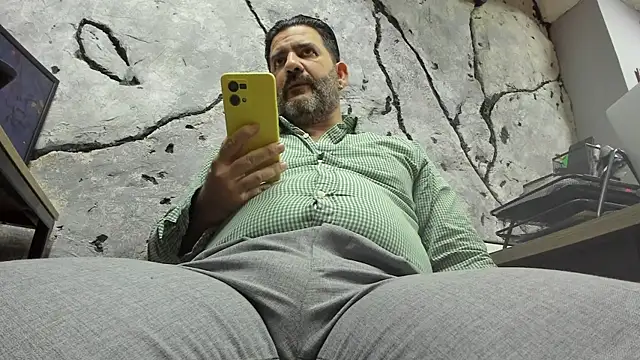 Snapshot of Maxi_TheBigDaddy chatting on 10-21-25, 11:44 Maxi TheBigDaddy online show from 10-21-25, 11:44