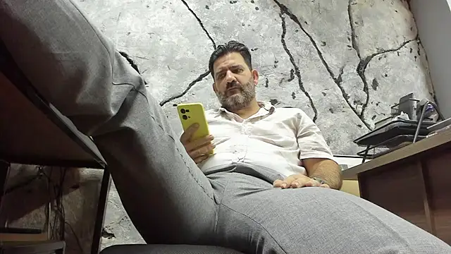 Snapshot of Maxi_TheBigDaddy chatting on 10-22-25, 03:23 Maxi TheBigDaddy online show from 10-22-25, 03:23