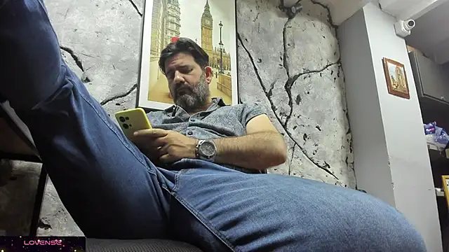 Snapshot of Maxi_TheBigDaddy chatting on 11-19-25, 10:37 Maxi TheBigDaddy online show from 11-19-25, 10:37