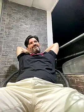 Snapshot of Maxi_TheBigDaddy chatting on 11-22-25, 03:49 Maxi TheBigDaddy online show from 11-22-25, 03:49