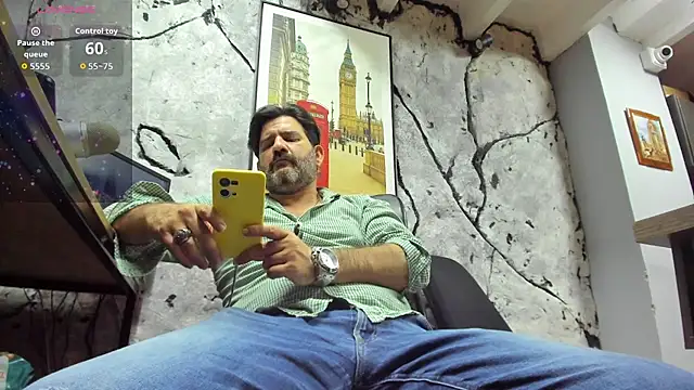 Snapshot of Maxi_TheBigDaddy chatting on 12-19-25, 11:56 Maxi TheBigDaddy online show from 12-19-25, 11:56