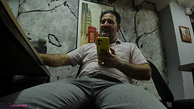 Snapshot of Maxi_TheBigDaddy chatting on 01-15-26, 06:00 Maxi TheBigDaddy online show from 01-15-26, 06:00