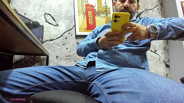 Snapshot of Maxi_TheBigDaddy chatting on 02-05-26, 01:49 Maxi TheBigDaddy online show from 02-05-26, 01:49