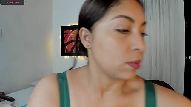 Lauralove 69 online show from 05-18-26, 09:20