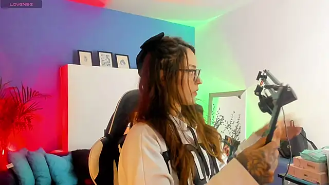 Megan inked online show from 05-06-26, 03:35