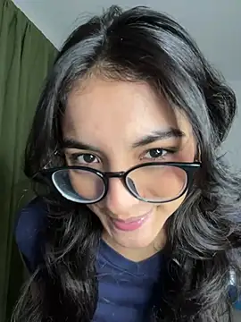 Snapshot of Cat2525 chatting on 12-16-24, 01:53 Cat2525 online show from 12-16-24, 01:53