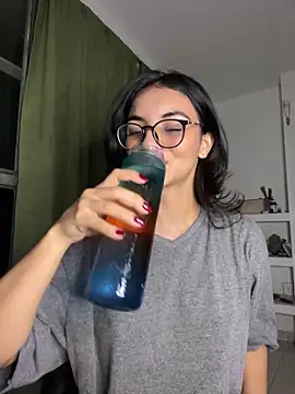 Snapshot of Cat2525 chatting on 01-05-25, 02:17 Cat2525 online show from 01-05-25, 02:17