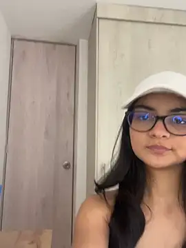 Snapshot of Cat2525 chatting on 09-14-25, 09:25 Cat2525 online show from 09-14-25, 09:25